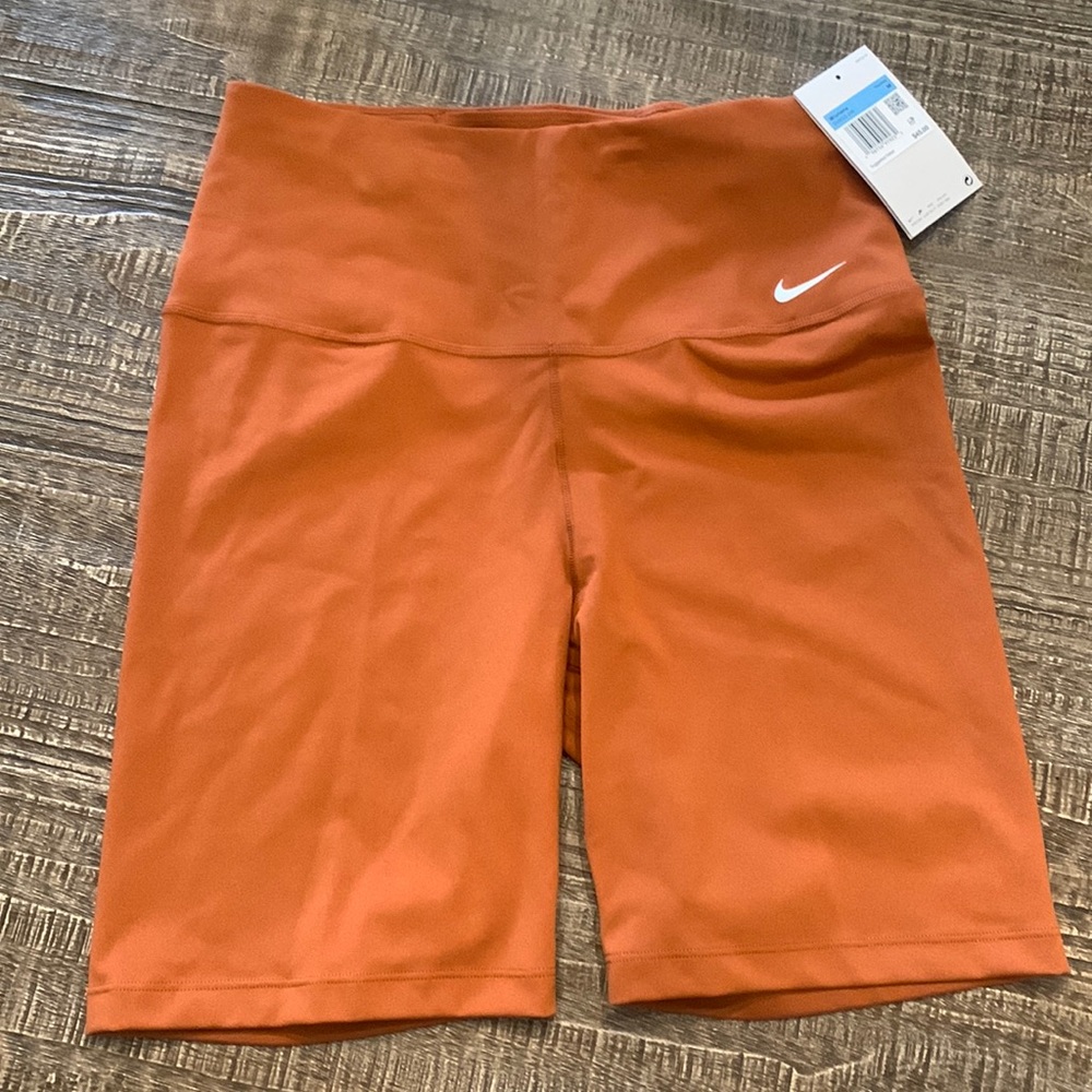 Nike biker shorts nwt size medium